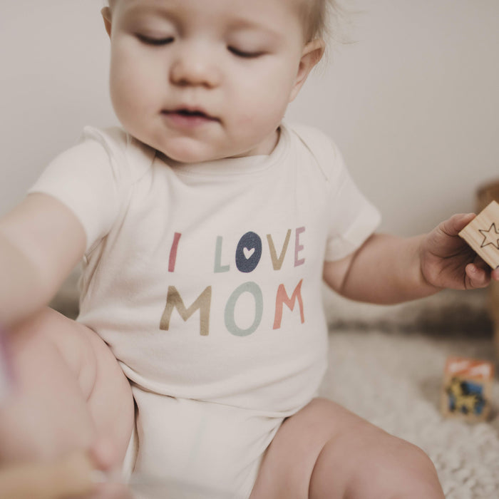Baby graphic bodysuit | love mom